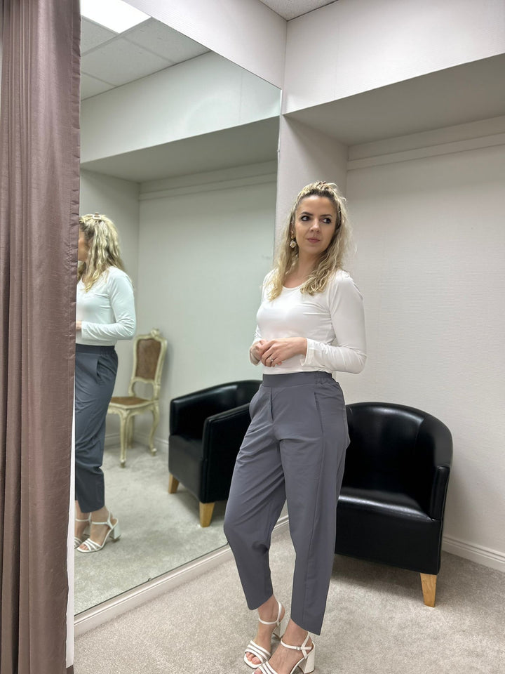 Lightweight Grey Cropped Travel Trousers